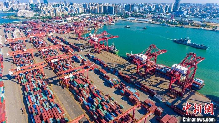 资料图:航拍海口秀英港集装箱码头。<a target='_blank' href='http://www.chinanews.com/'>中新社</a>记者 骆云飞 摄 资料图:航拍海口秀英港集装箱码头。<a target='_blank' href='http://www.chinanews.com/'>中新社</a>记者 骆云飞 摄